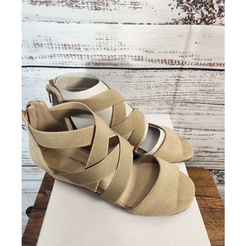 Isaac Mizrahi Light natural fabric sandal women's size 6.5